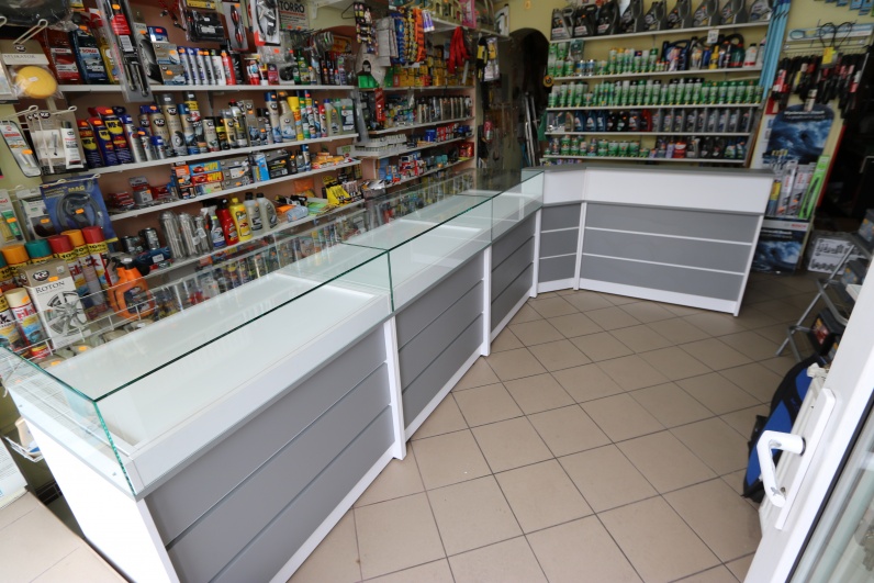 Sklep Motoryzacyjny, Pilica